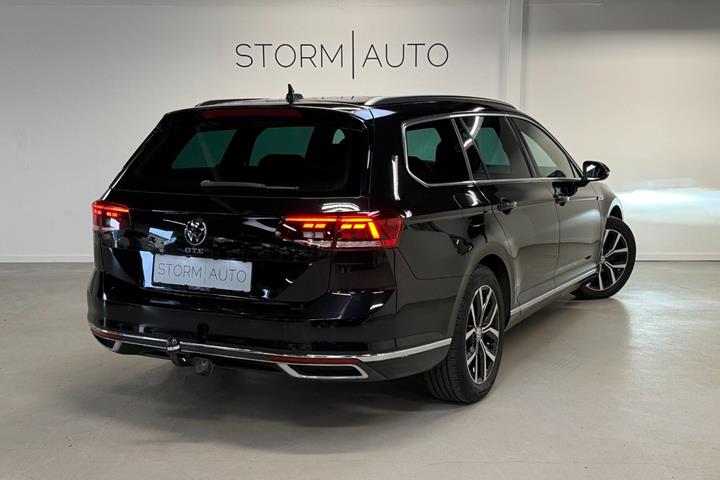 Sort VW Passat fra 2021