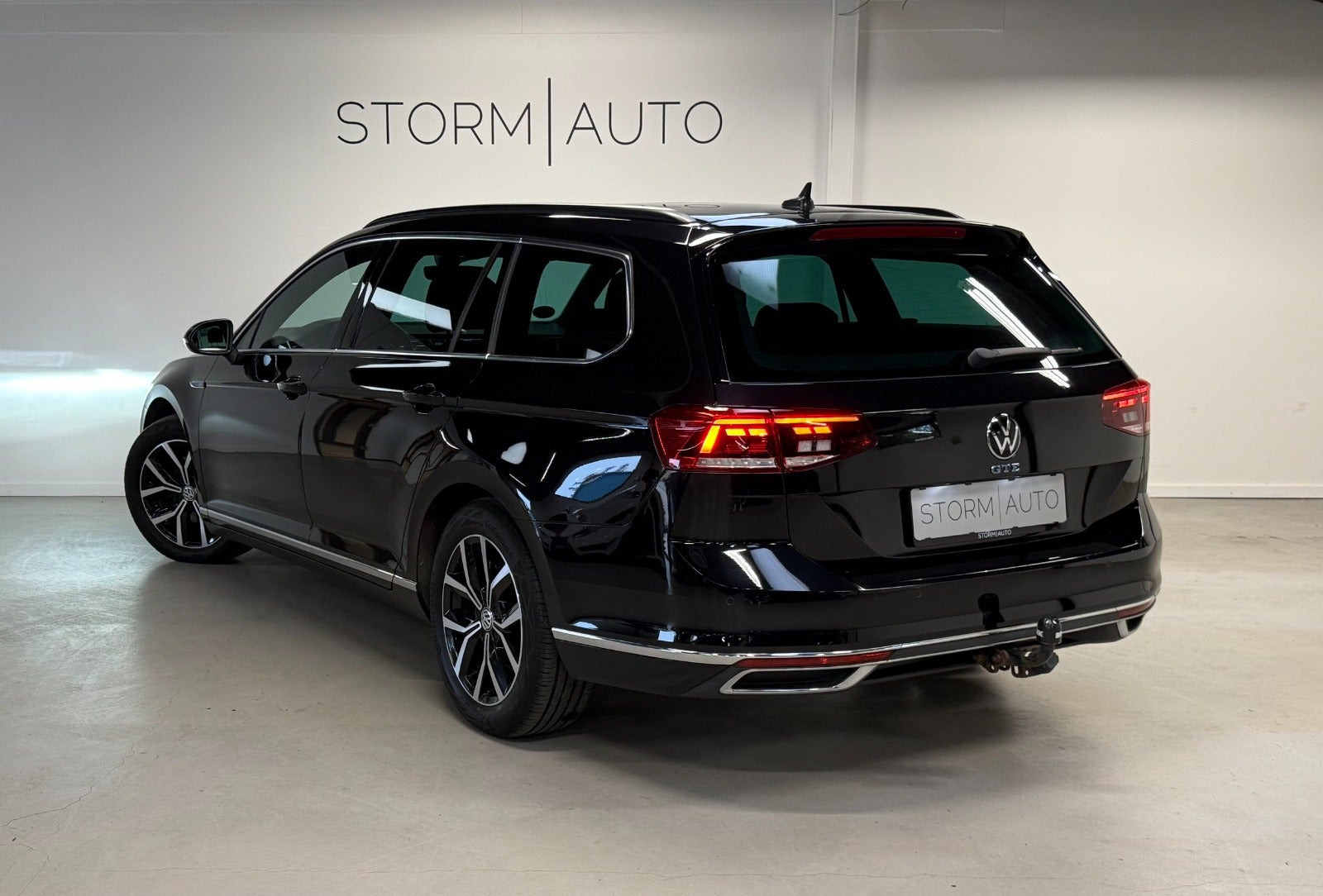 Sort VW Passat fra 2021