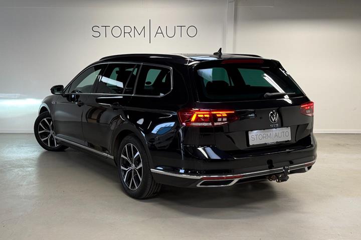 Sort VW Passat fra 2021
