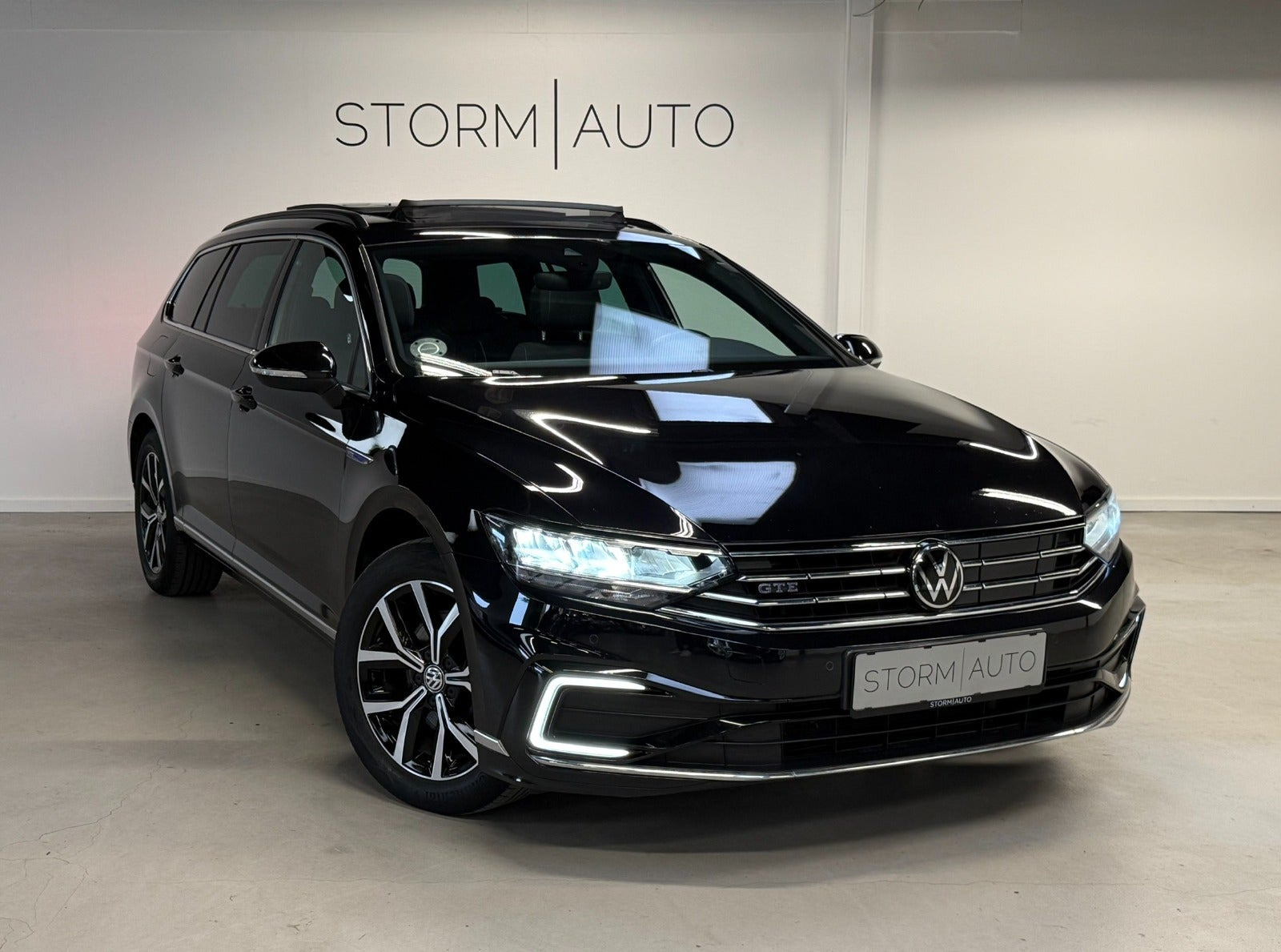 Sort VW Passat fra 2021