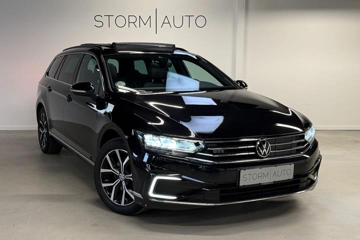 Sort VW Passat fra 2021