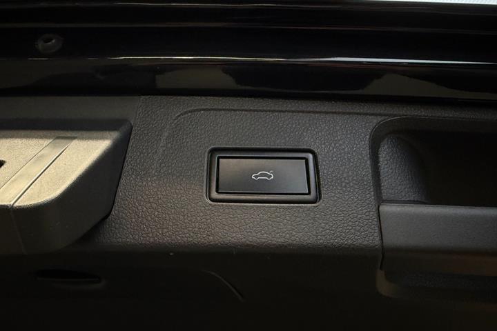 Sort VW Passat fra 2021
