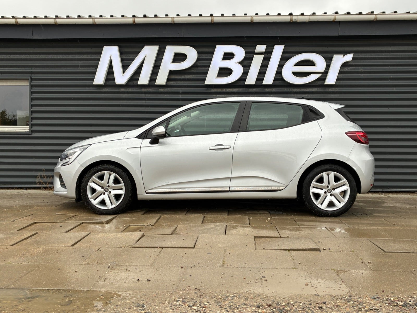 Sølv Renault Clio V fra 2020