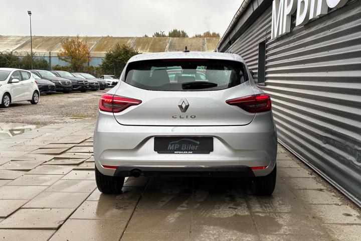 Sølv Renault Clio V fra 2020