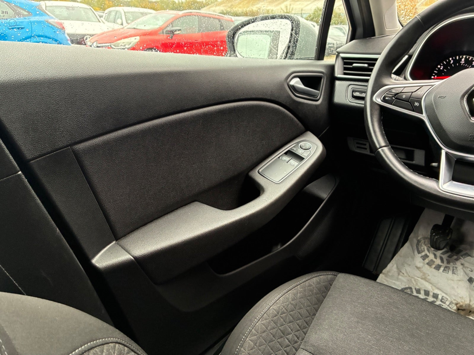 Sølv Renault Clio V fra 2020