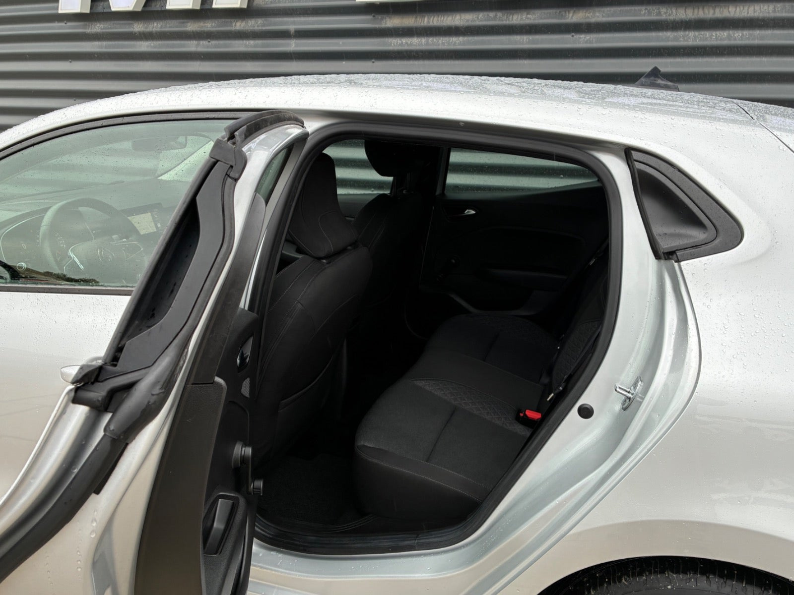 Sølv Renault Clio V fra 2020