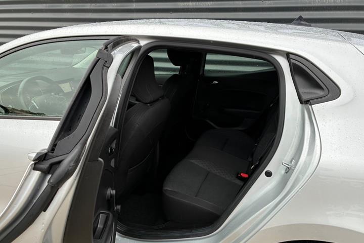 Sølv Renault Clio V fra 2020