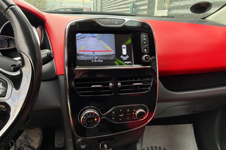 Orange Renault Clio IV fra 2014