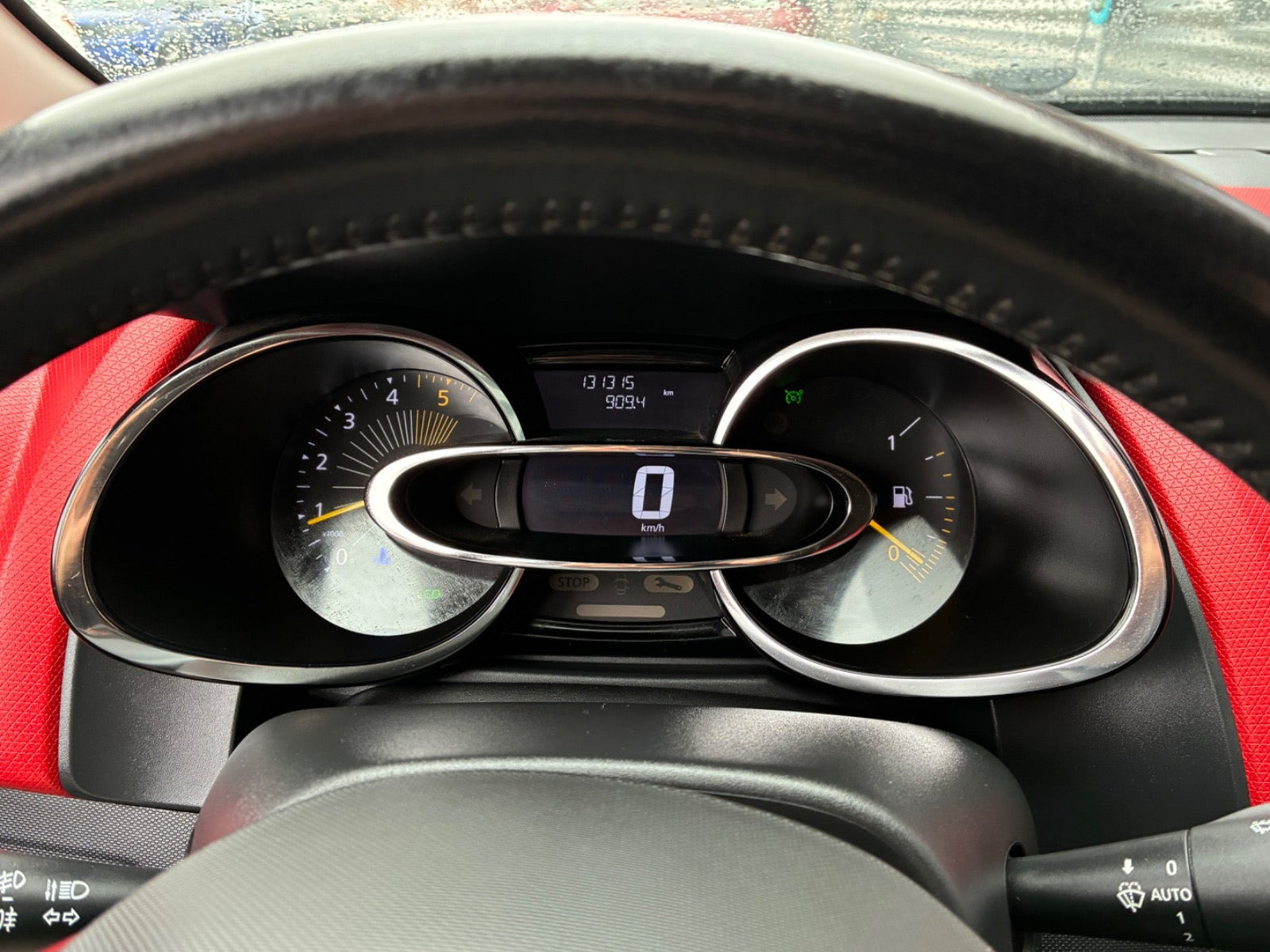 Orange Renault Clio IV fra 2014