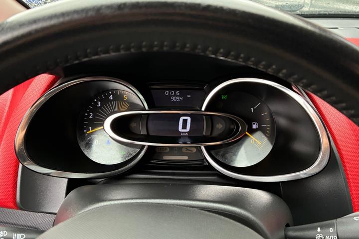Orange Renault Clio IV fra 2014