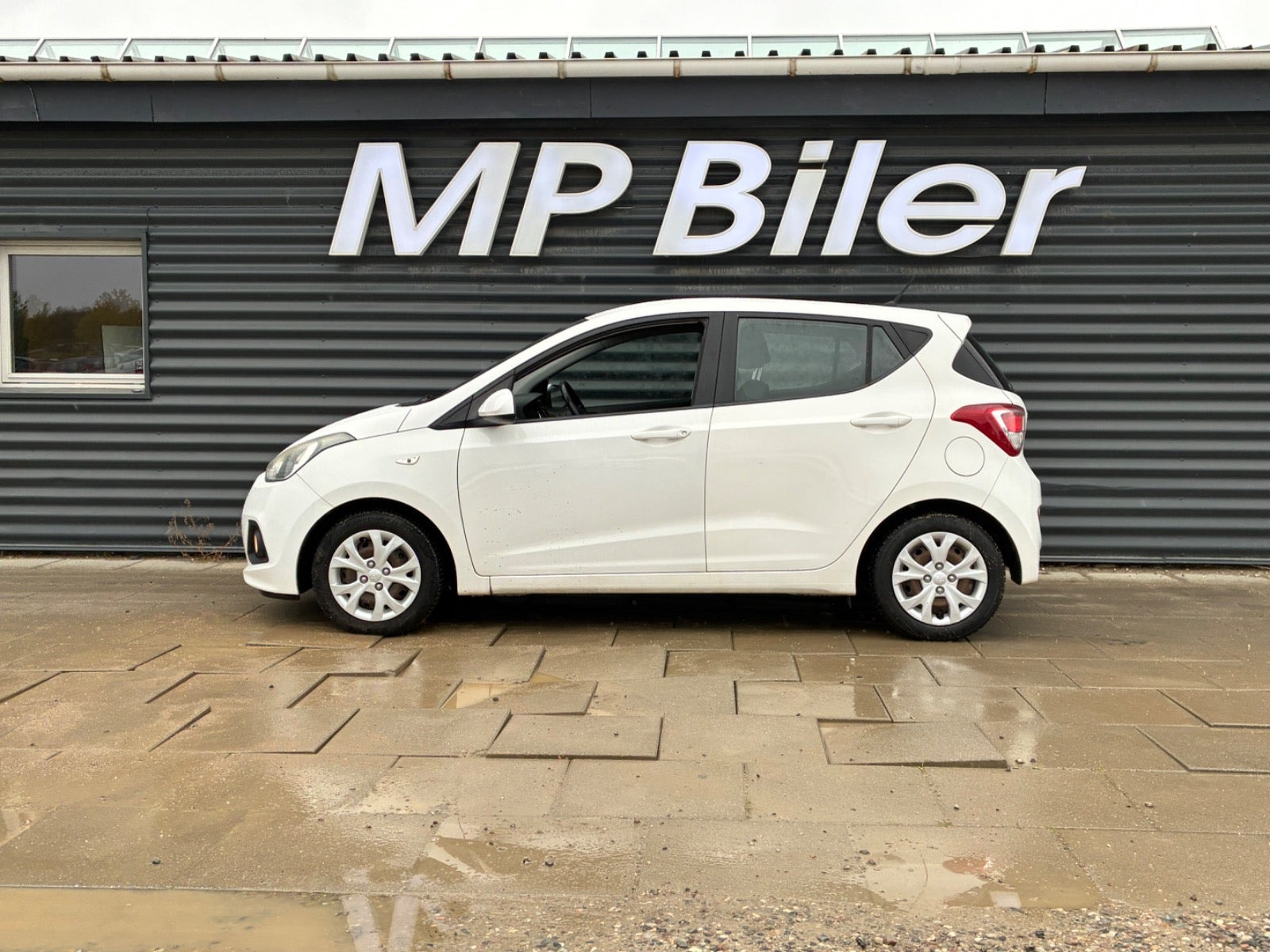 Hvid Hyundai i10 fra 2014