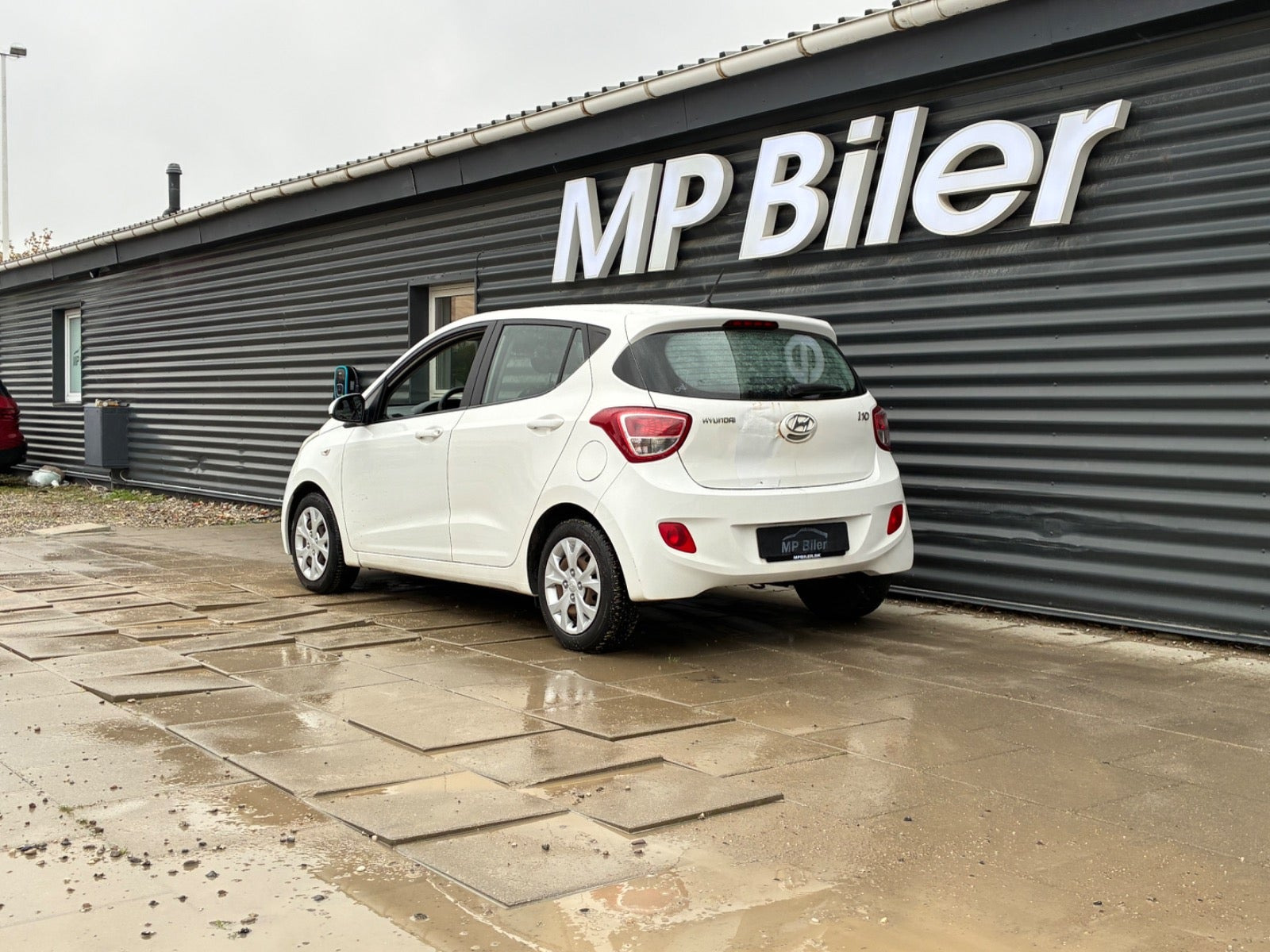 Hvid Hyundai i10 fra 2014