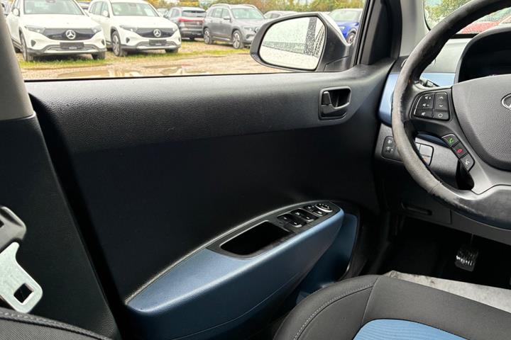 Hvid Hyundai i10 fra 2014