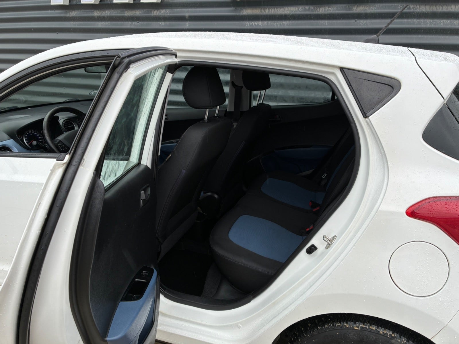 Hvid Hyundai i10 fra 2014