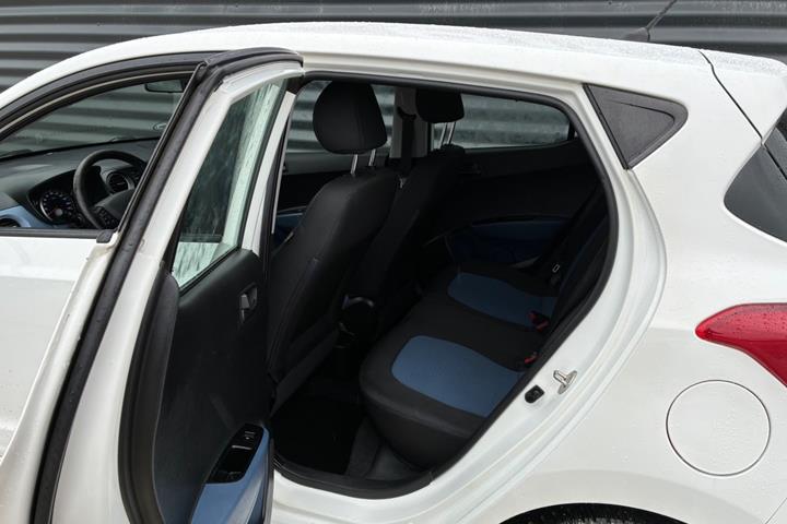 Hvid Hyundai i10 fra 2014