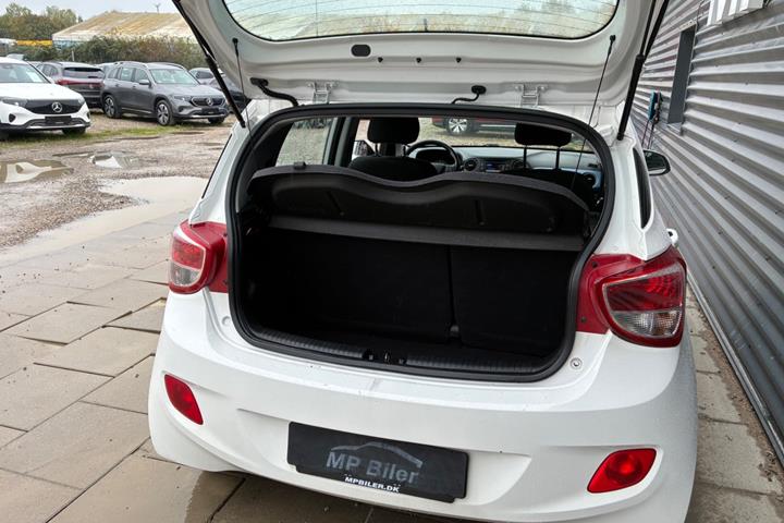 Hvid Hyundai i10 fra 2014