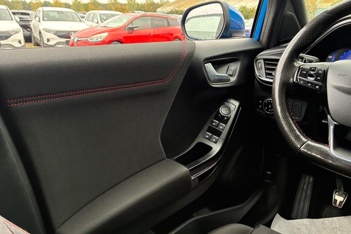 Blå Ford Puma fra 2020
