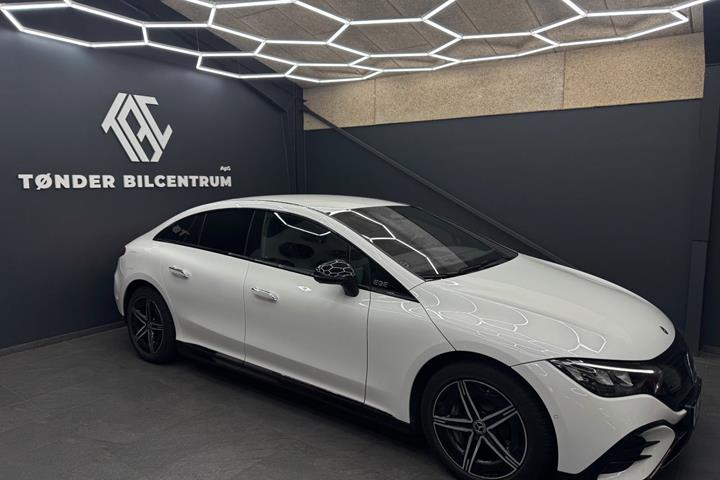 Hvid Mercedes EQE350 fra 2024