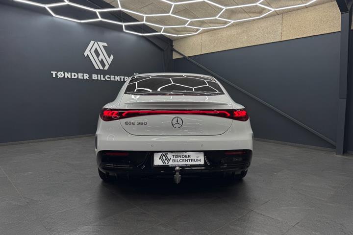 Hvid Mercedes EQE350 fra 2024