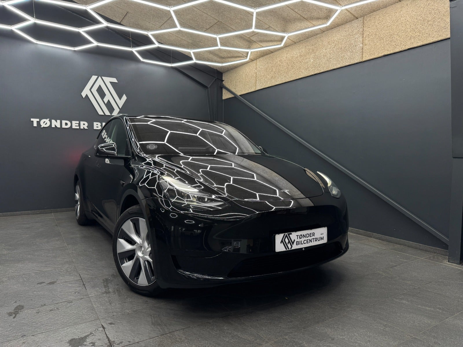 Tesla Model Y RWD