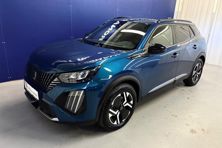 Blå Peugeot e-2008 fra 2025