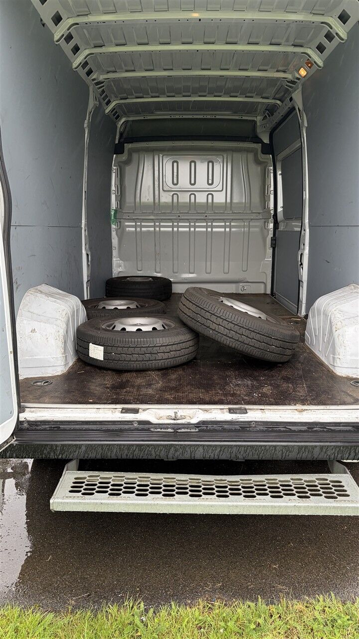 Beige Fiat Ducato 35 fra 2023