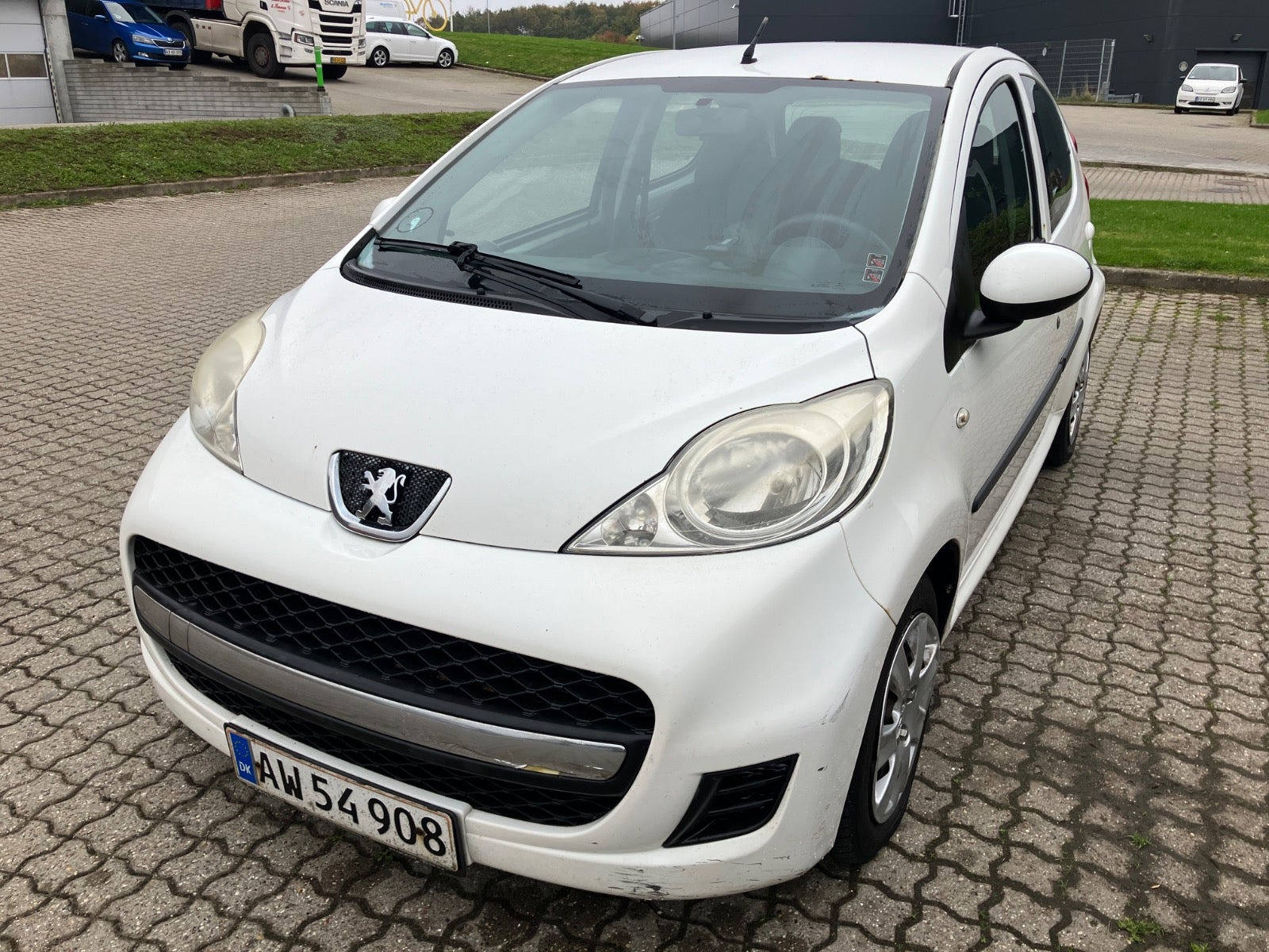 Hvid Peugeot 107 fra 2010