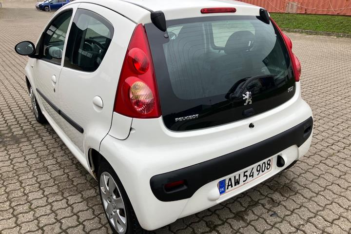 Hvid Peugeot 107 fra 2010