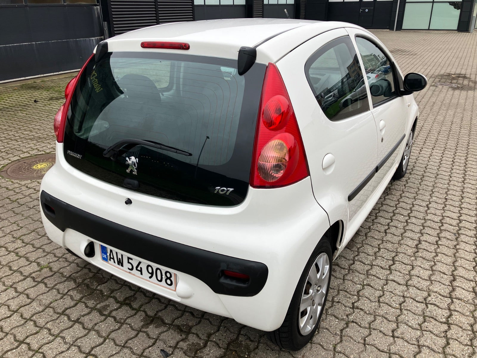 Hvid Peugeot 107 fra 2010