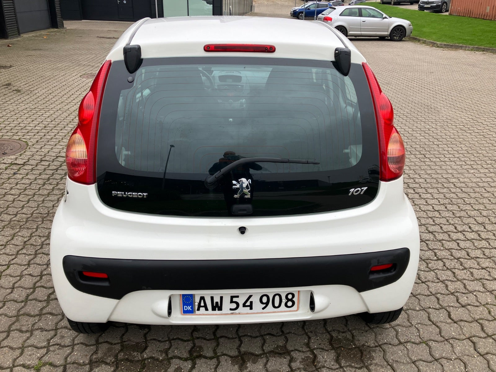 Hvid Peugeot 107 fra 2010