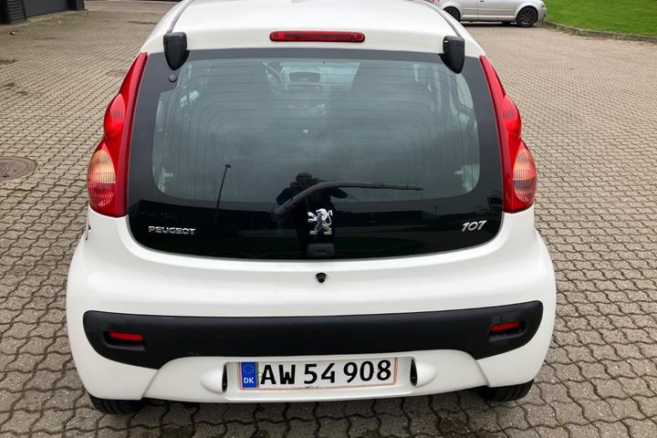 Hvid Peugeot 107 fra 2010