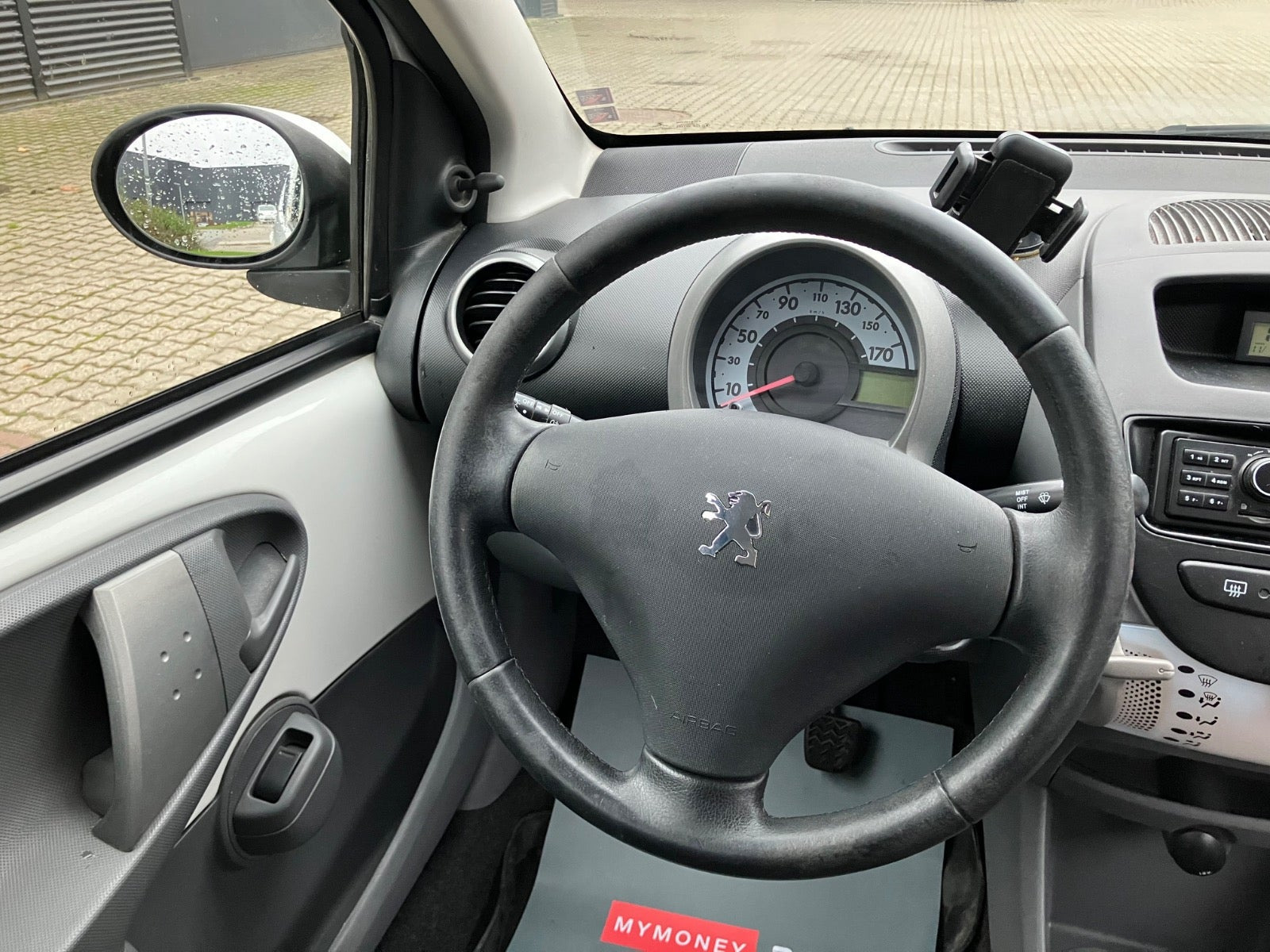 Hvid Peugeot 107 fra 2010