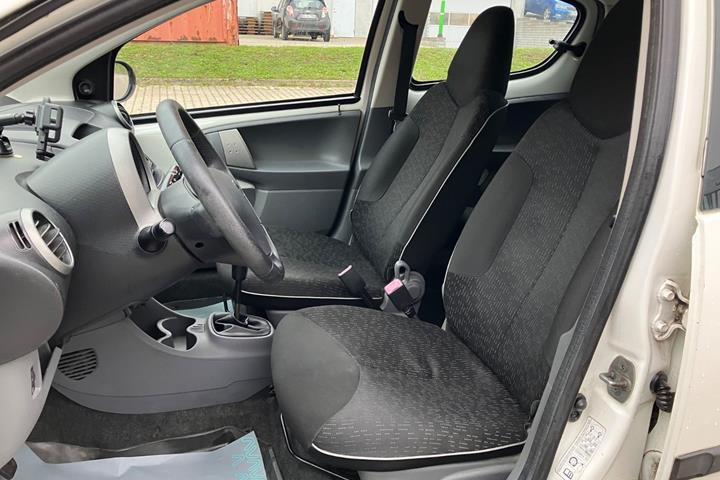 Hvid Peugeot 107 fra 2010