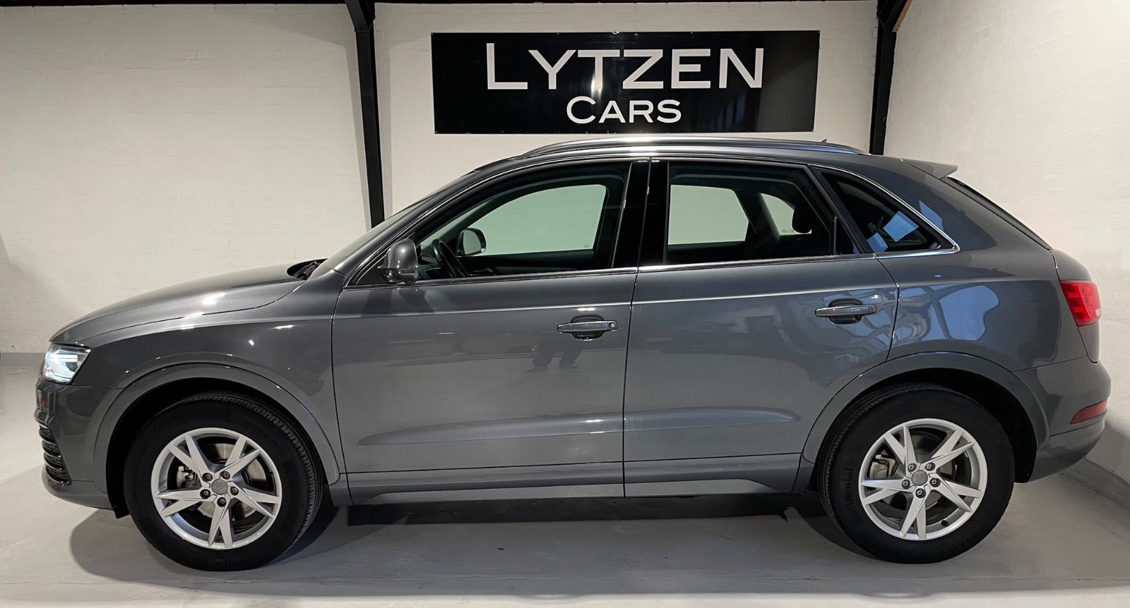 Grå Audi Q3 fra 2018