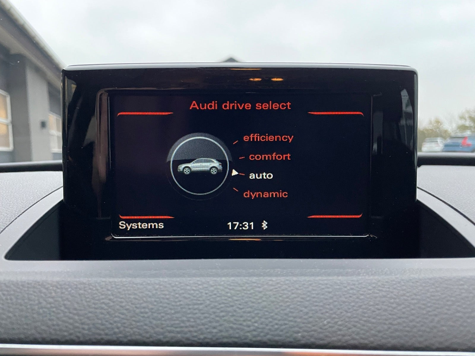 Grå Audi Q3 fra 2018