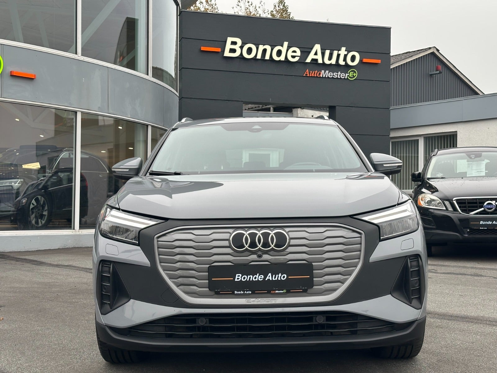 Grå Audi Q4 e-tron fra 2022