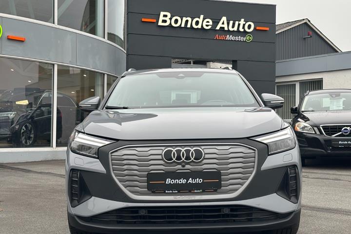 Grå Audi Q4 e-tron fra 2022