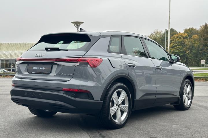 Grå Audi Q4 e-tron fra 2022