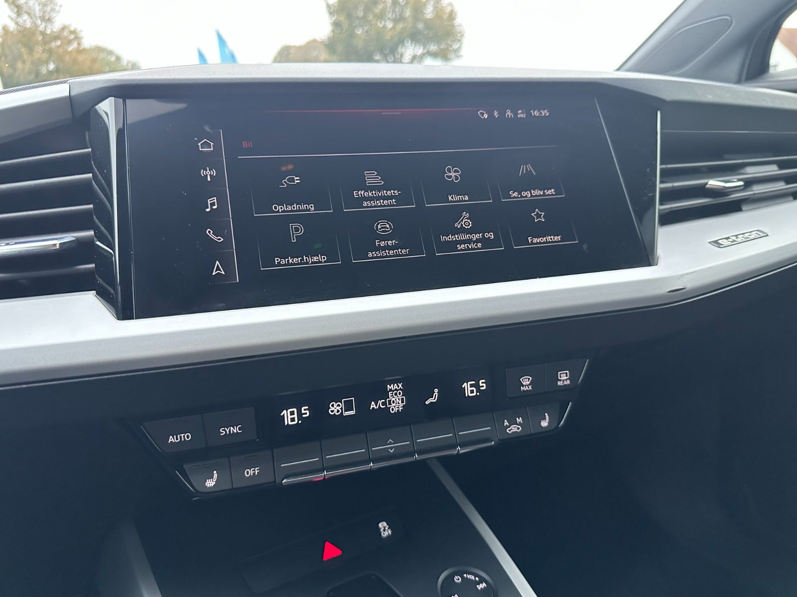 Grå Audi Q4 e-tron fra 2022
