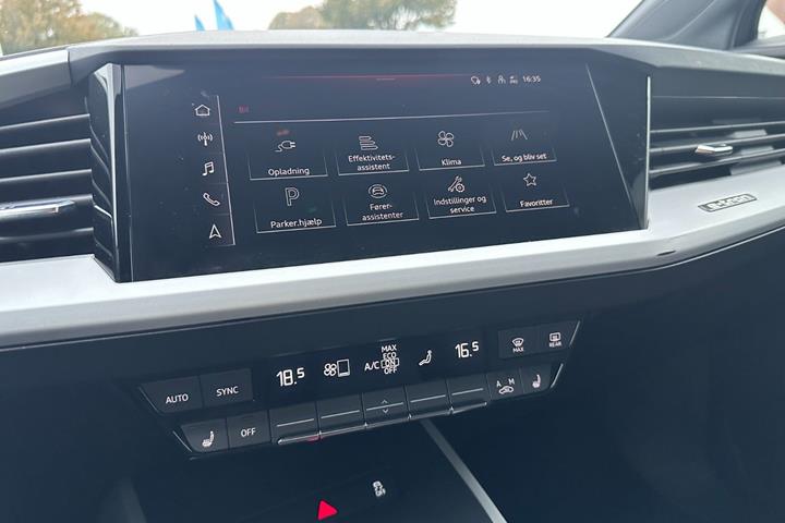 Grå Audi Q4 e-tron fra 2022
