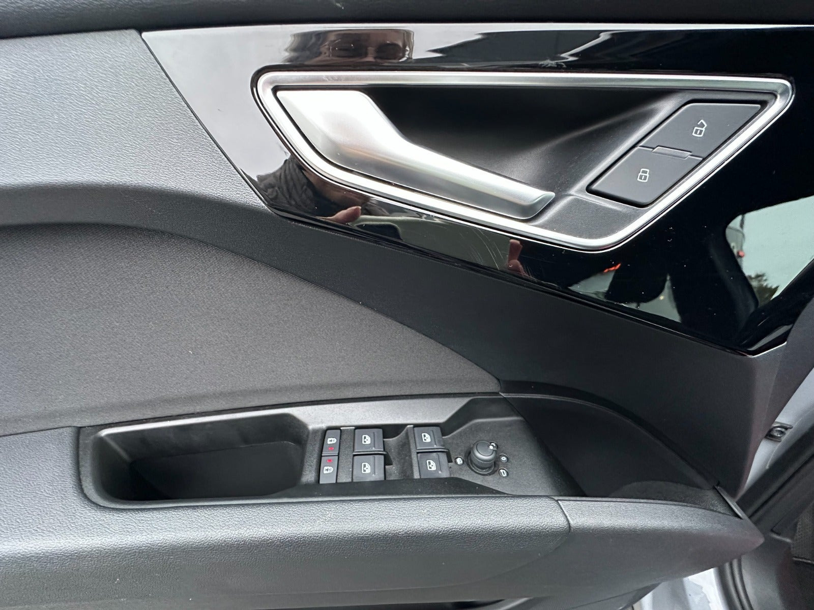 Grå Audi Q4 e-tron fra 2022