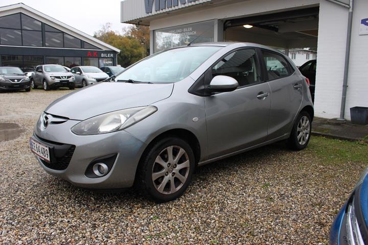 Grå Mazda 2 fra 2011