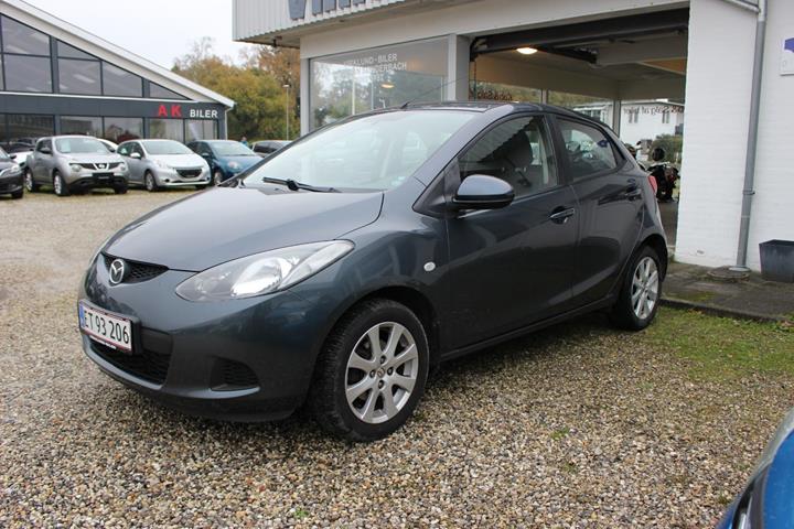 Grå Mazda 2 fra 2008