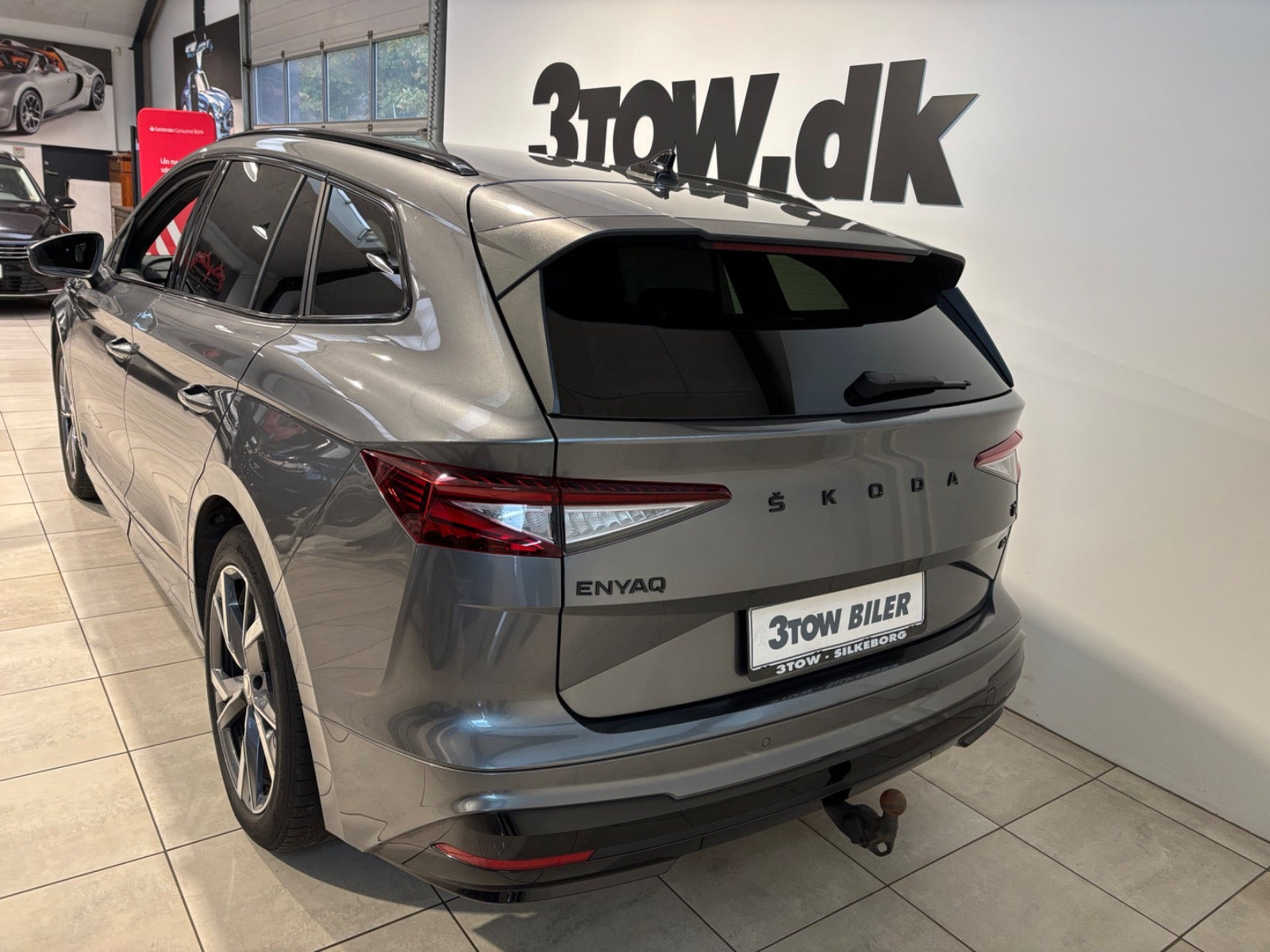 Grå Skoda Enyaq fra 2023
