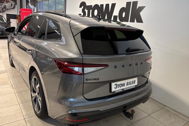 Grå Skoda Enyaq fra 2023