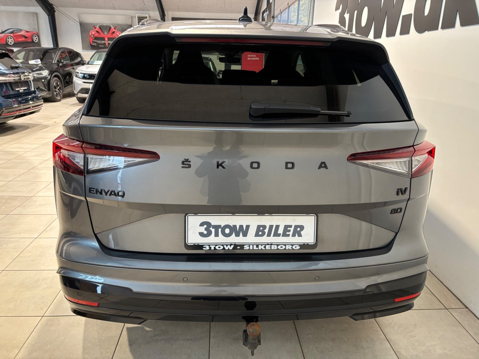 Grå Skoda Enyaq fra 2023