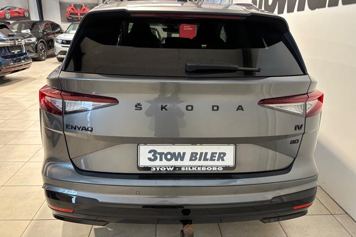 Grå Skoda Enyaq fra 2023