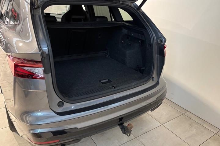Grå Skoda Enyaq fra 2023