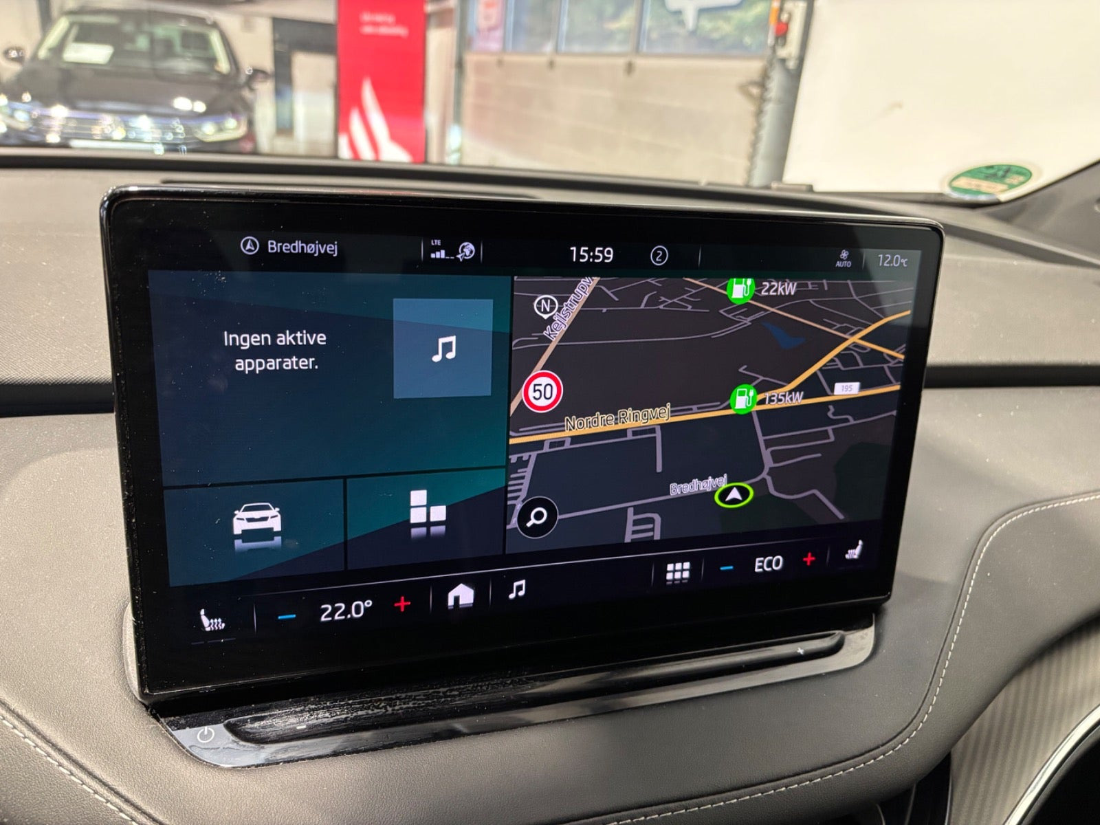 Grå Skoda Enyaq fra 2023