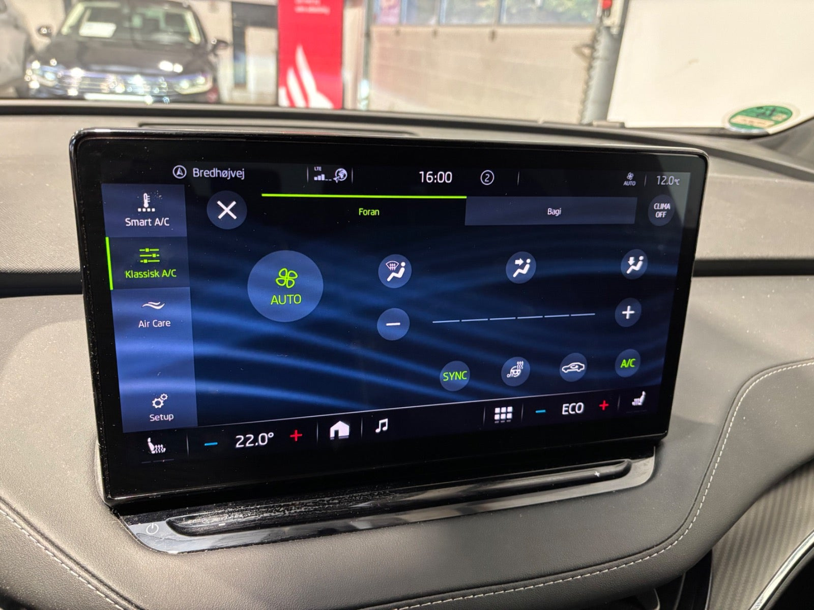 Grå Skoda Enyaq fra 2023